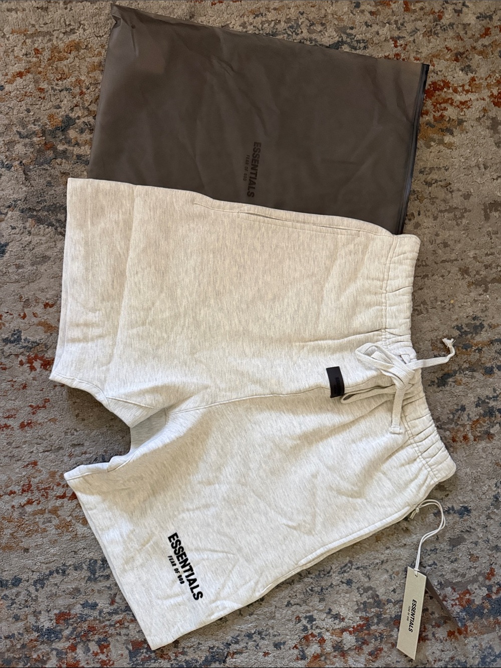 Essentials Ligth oat Fleece Shorts
